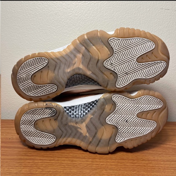 Jordan 11 Retro Low Rose Gold - Picture 6 of 9